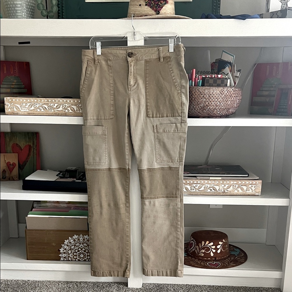 Cabi Captain Pant #4510. Size 4. Tan Caramel Beige cargo pants! - Picture 3 of 6